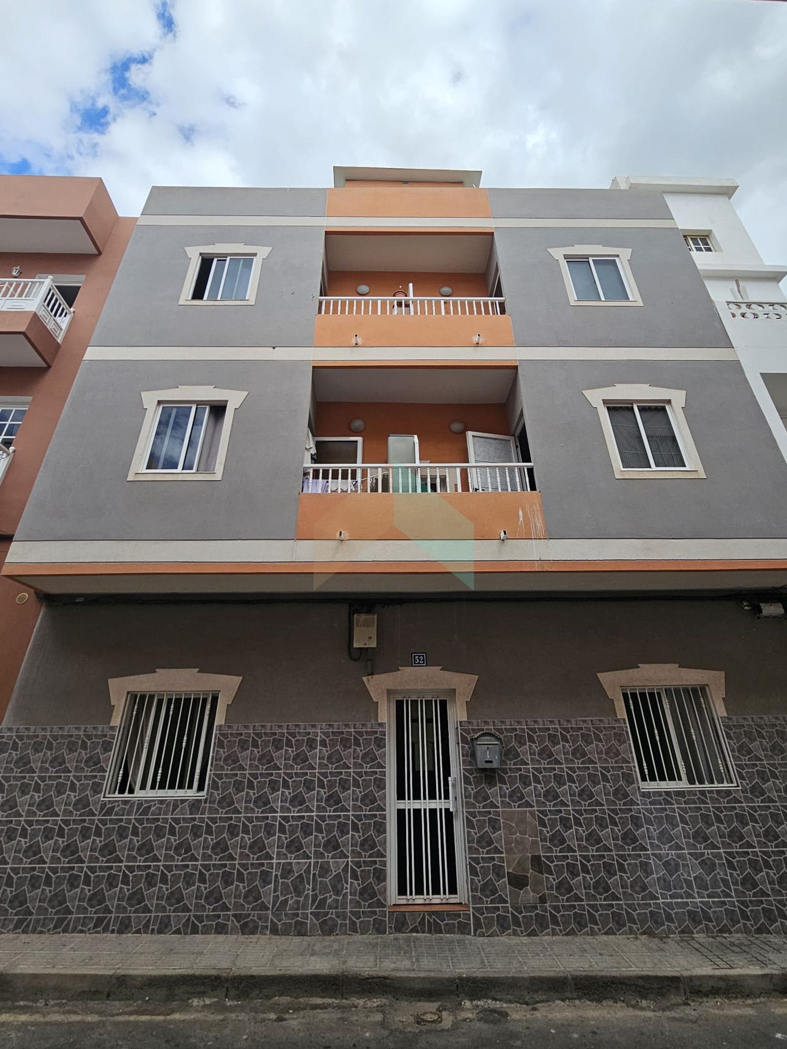 6 Apartamentos -Edificio-El Fraile