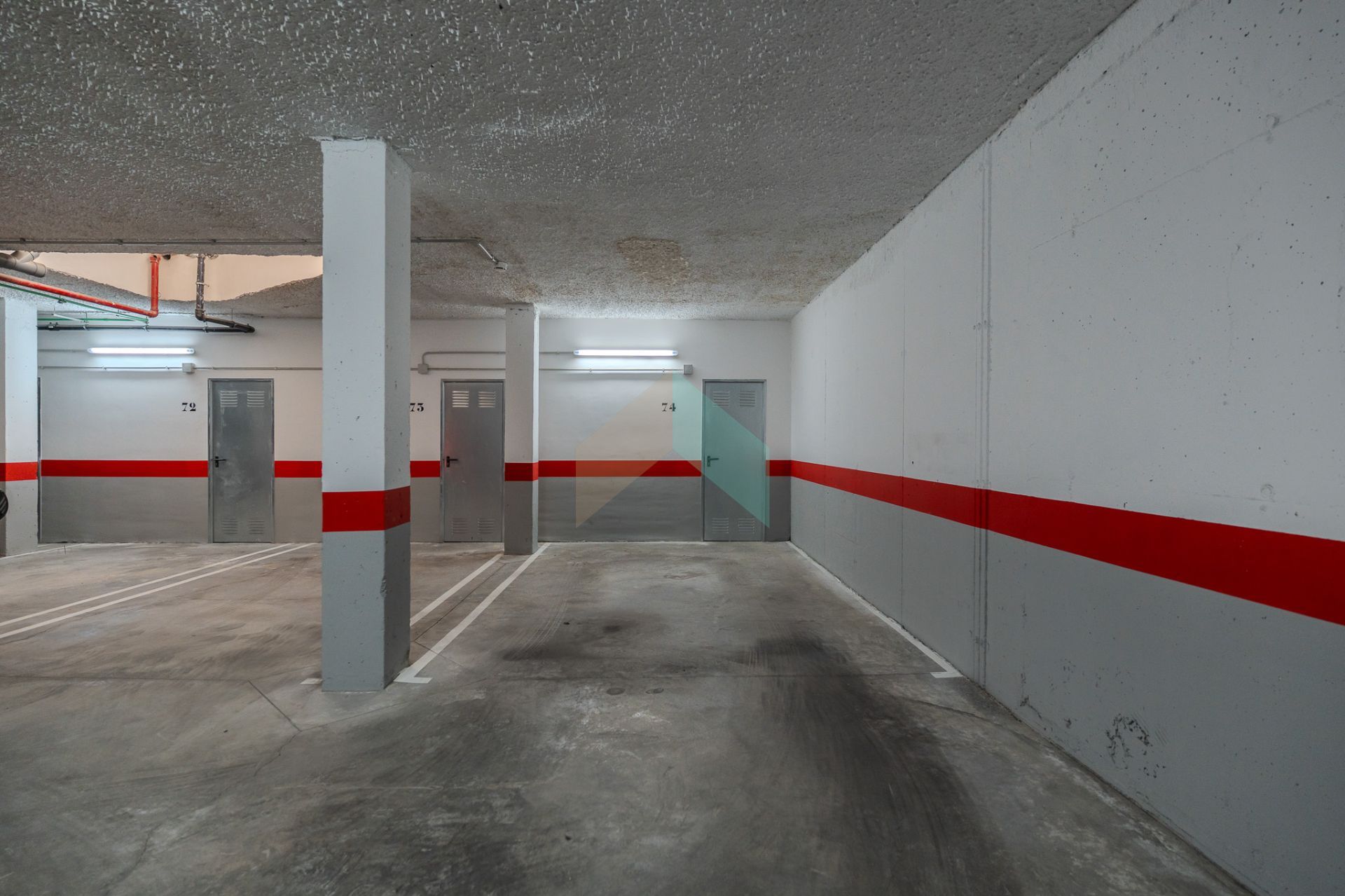 Apartamento listo para entrar a vivir con 2 dormitorios, con opción de plaza de garaje y trastero, en una nueva residencia con piscina.