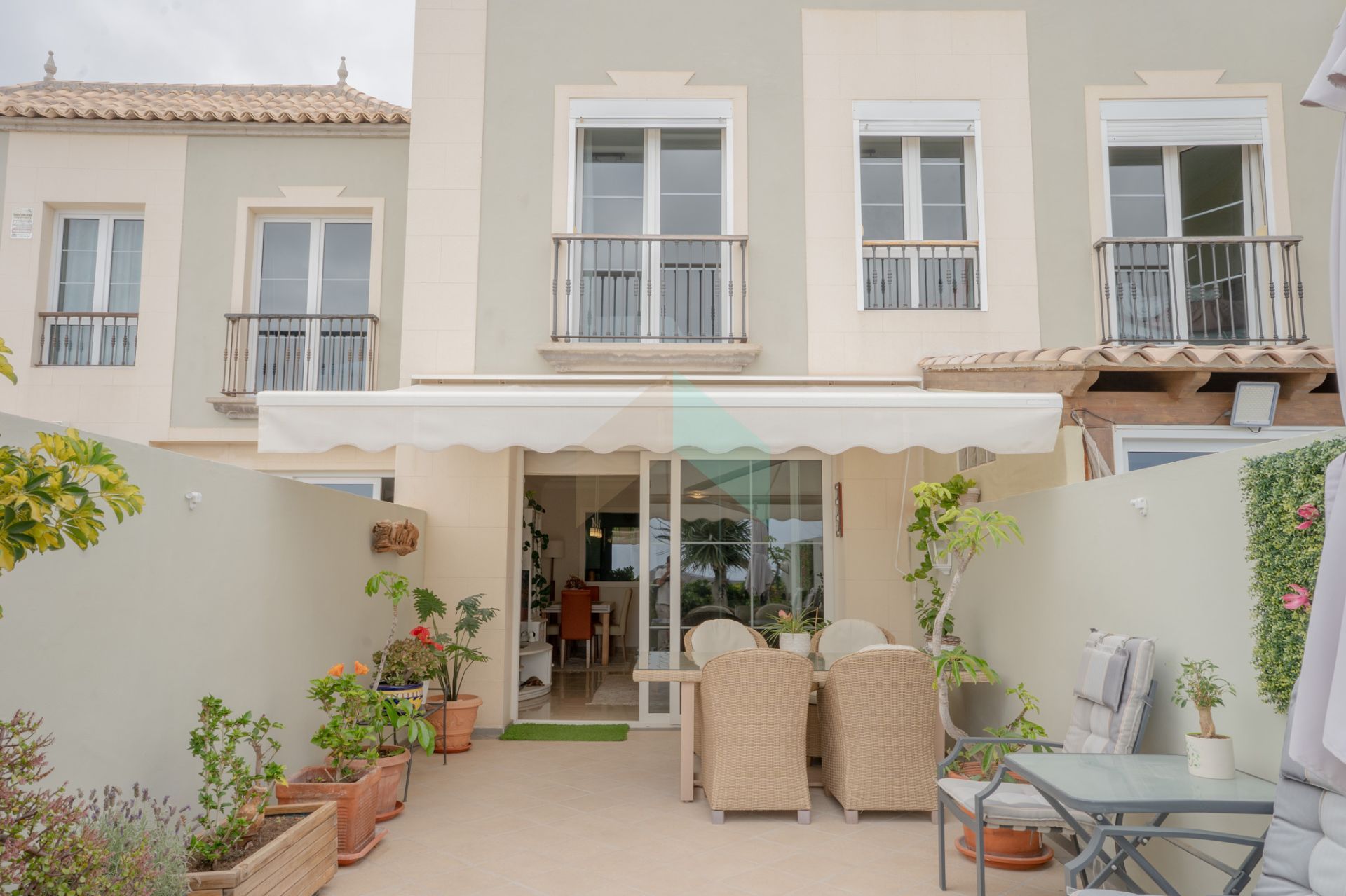 2 habitaciones – Casa adosada – Chayofa